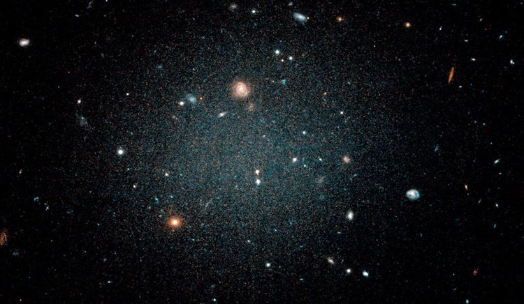 La Galaxia que Olvidó su Materia Oscura